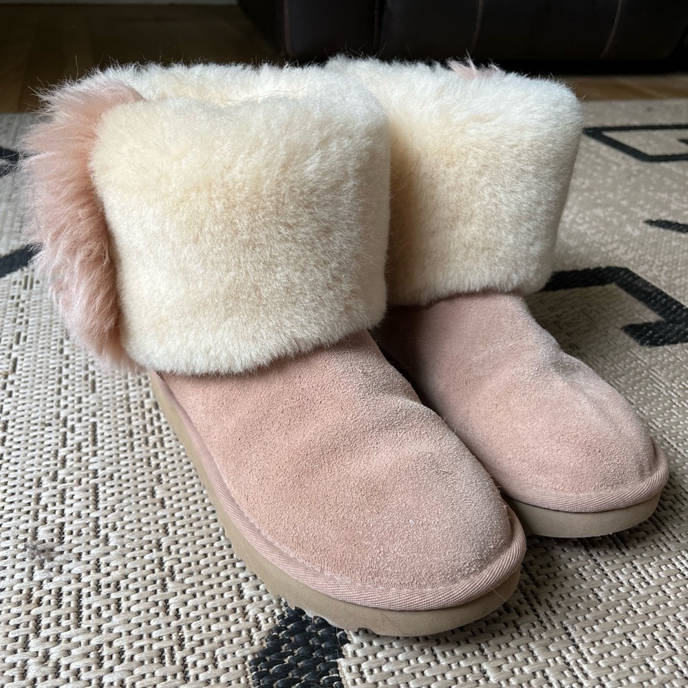 Barely used Ugg Boots 🩷